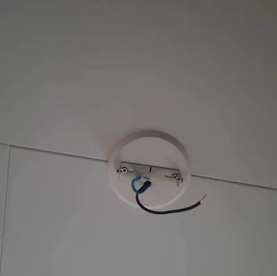 Nắp che hộp điện trên trần nhà mở rộng