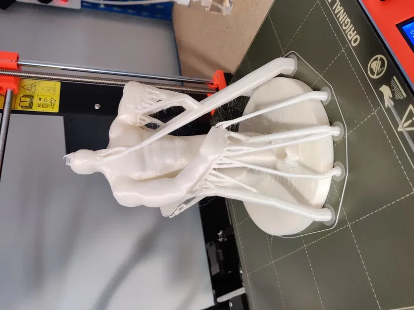 Merman giống vua Triton cầm nĩa thực tế - Image 5