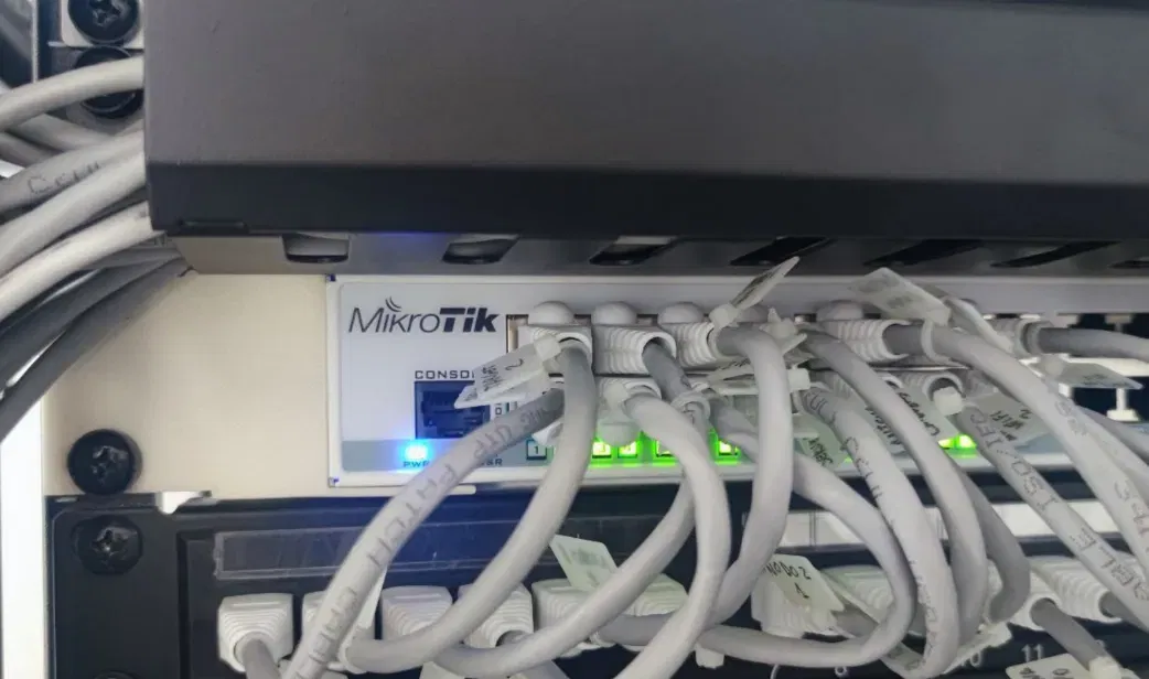 Giá đỡ cho router Mikrotik CRS125-24G-1S-2HND lắp rack 19 - Image 4