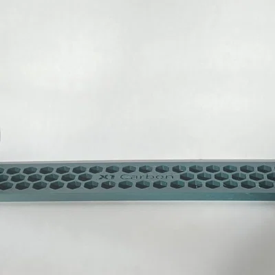 Giá đỡ bản in BambuLab X1C với thiết kế hiện đại