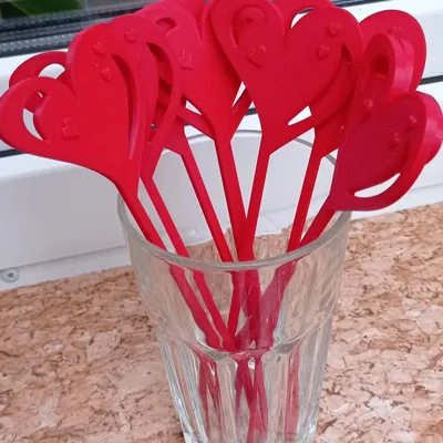 Ghim hình trái tim trang trí cho chậu hoa