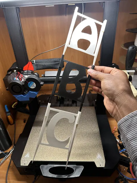 Giá đỡ cây chữ cái xếp chồng độc đáo cho khu vườn - Image 1