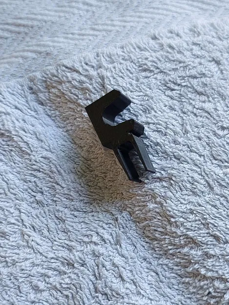 Giá đỡ cho thanh giữ nắp ca-pô Mazda Bounty 2500 - Image 1