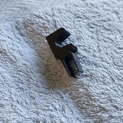 Giá đỡ cho thanh giữ nắp ca-pô Mazda Bounty 2500