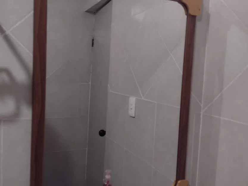 Giá đỡ gương chắc chắn cho lắp đặt an toàn - Image 1