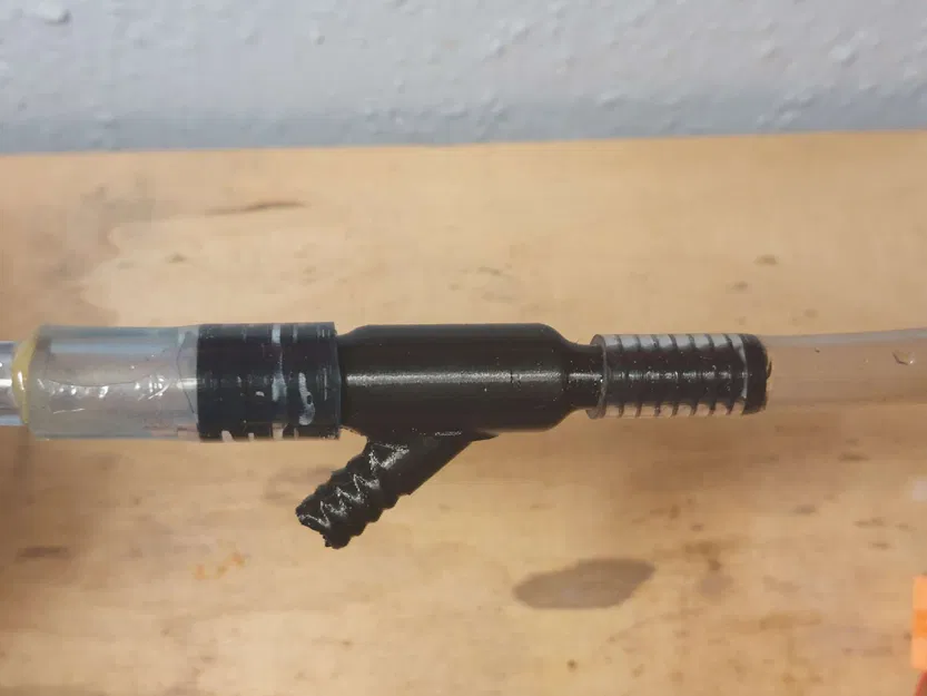 Máy hút chân không Cedeb với vòi đảo ngược tiện lợi - Image 1