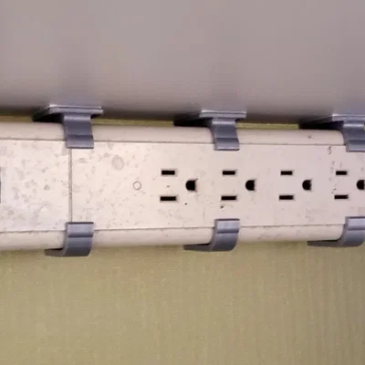 Giá đỡ bảo vệ quá điện cho bàn làm việc