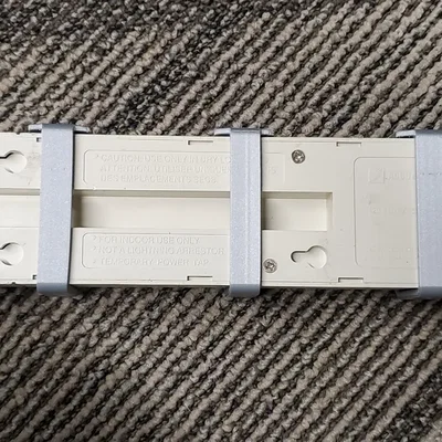 Giá đỡ bảo vệ quá điện cho bàn làm việc