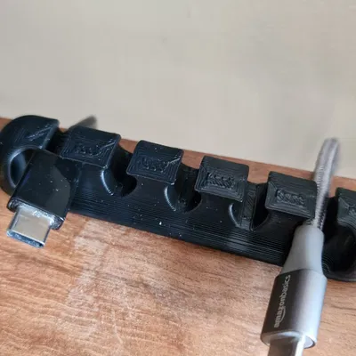 Giá đỡ cáp với kẹp an toàn chống rơi