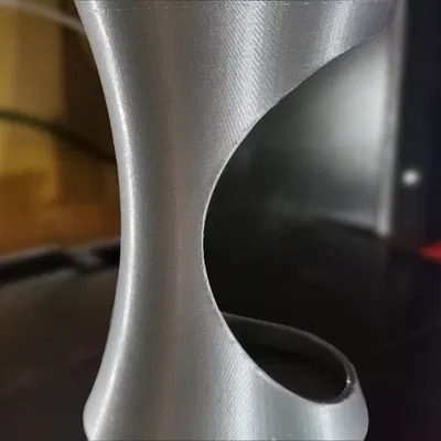 Giá đỡ bút chì thiết kế hiện đại và tiện lợi