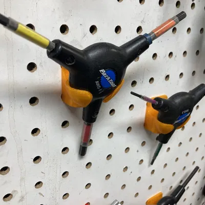 Giá đỡ chìa khóa Y Park Tools cho bảng ghim