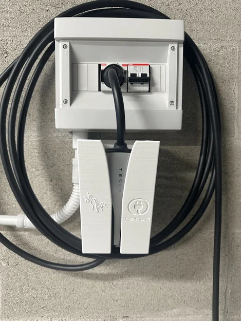 Giá đỡ kết nối di động treo tường cho Tesla - Image 1