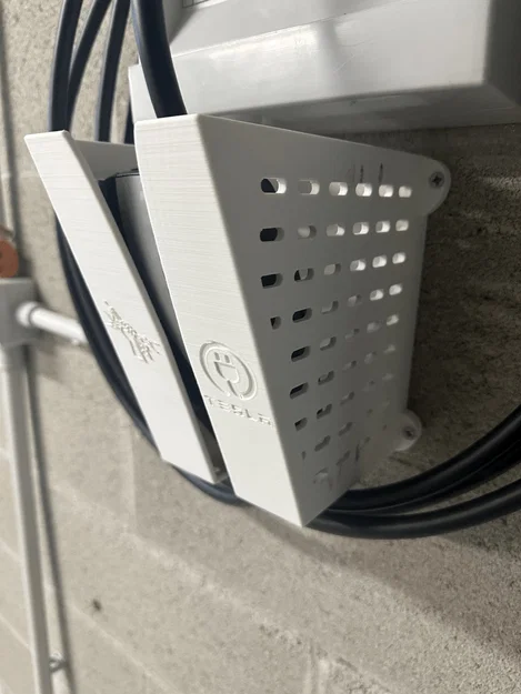 Giá đỡ kết nối di động treo tường cho Tesla - Image 2