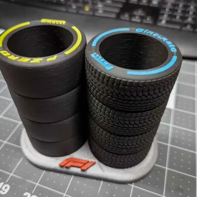 Giá đỡ bút chì/bút bi hình lốp F1 Pirelli