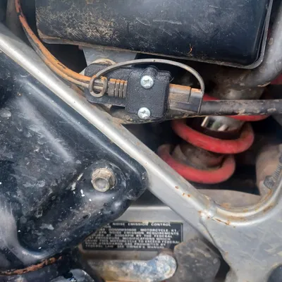 Giá đỡ cáp cho bộ sạc ắc-quy trên xe máy