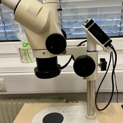 Giá đỡ điều khiển LED trên kính hiển vi Zeiss