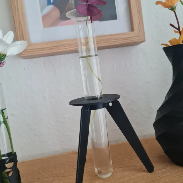 Giá đỡ ba chân cho ống nghiệm trong thí nghiệm khoa học - Image 1