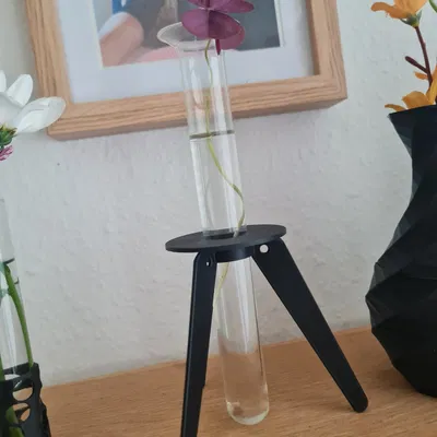 Giá đỡ ba chân cho ống nghiệm trong thí nghiệm khoa học