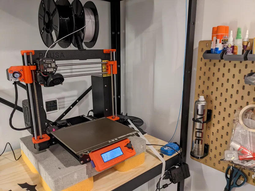 Giá đỡ chai xịt keo Skadis 3DLAC cho bàn làm việc - Image 3