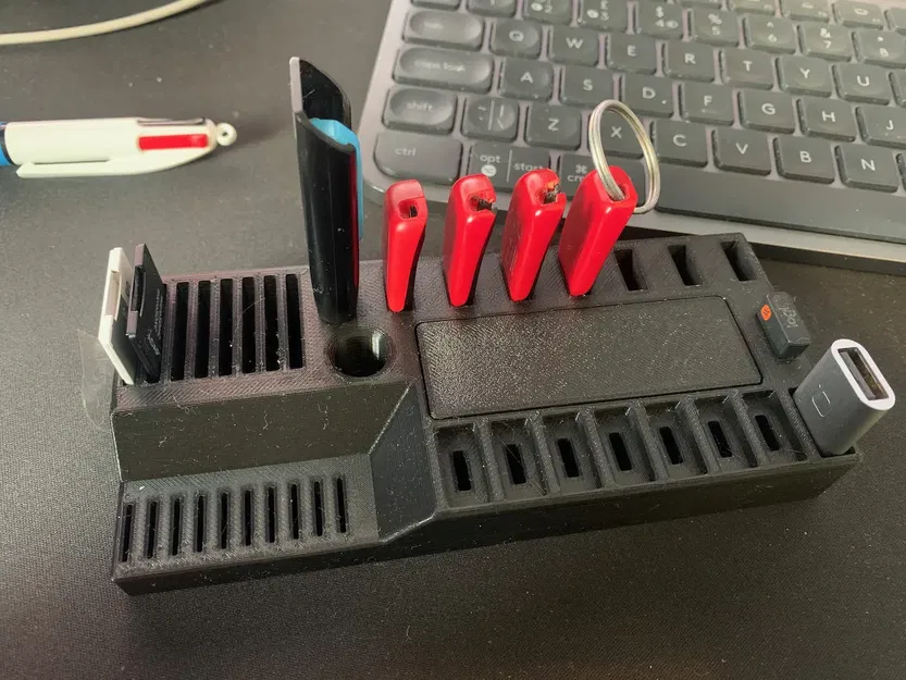 Giá đỡ thẻ SD và USB để bàn với nhiều khe cắm - Image 1