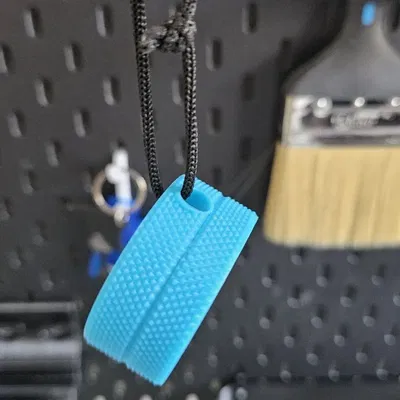 Hộp nhỏ với vòng treo tiện lợi