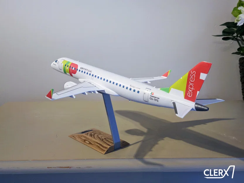 Mô hình máy bay Embraer E190 tỉ lệ 1:100 - Image 3