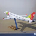 Mô hình máy bay Embraer E190 tỉ lệ 1:100 - Thumbnail 3