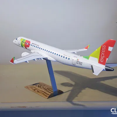 Mô hình máy bay Embraer E190 tỉ lệ 1:100