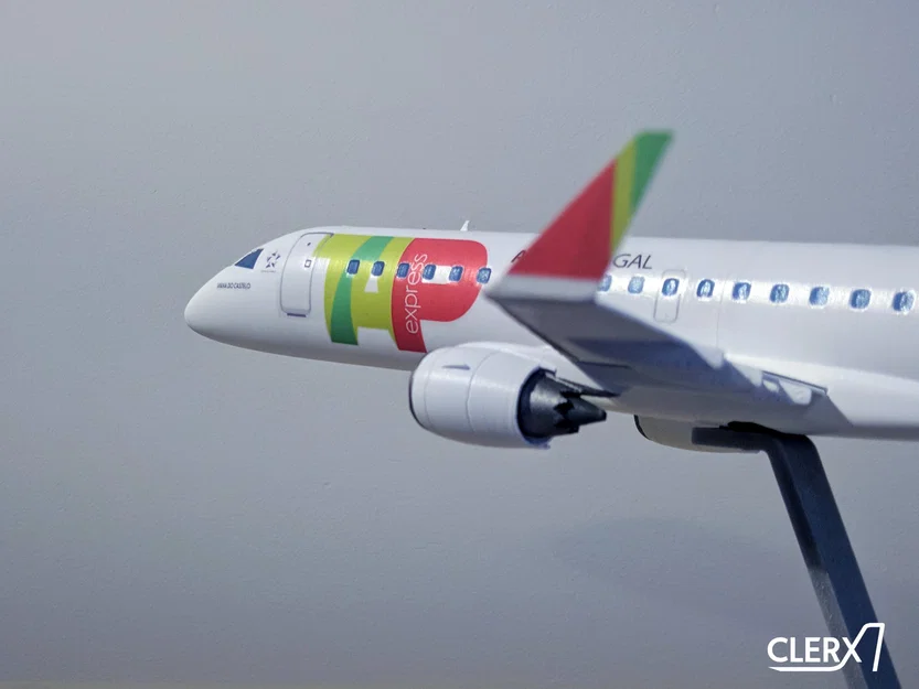 Mô hình máy bay Embraer E190 tỉ lệ 1:100 - Image 5