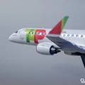 Mô hình máy bay Embraer E190 tỉ lệ 1:100 - Thumbnail 5