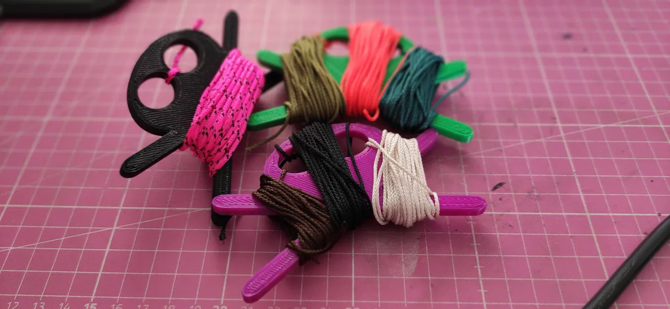 Giá đỡ cuộn dây Paracord Micro và Typ I Skully - Image 1