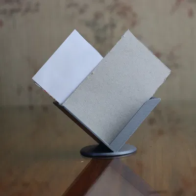 Giá đỡ danh thiếp công thái học