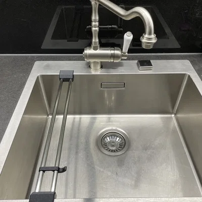 Giá đỡ và móc treo khăn rửa chén cho bồn rửa bát