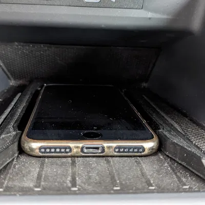 Bộ chuyển đổi iPhone Seat Cupra IQ cho xe hơi