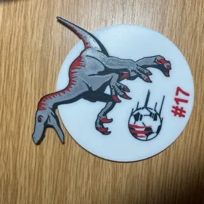 Đế ly hình khủng long raptor cho bia và đồ uống