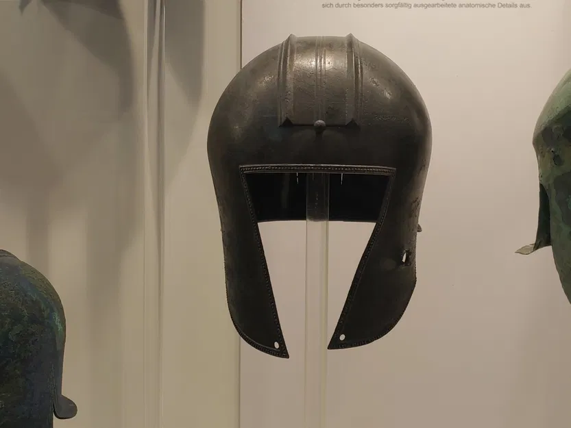 Mũ bảo hiểm La Mã từ bảo tàng Olympia, Hy Lạp - Image 1