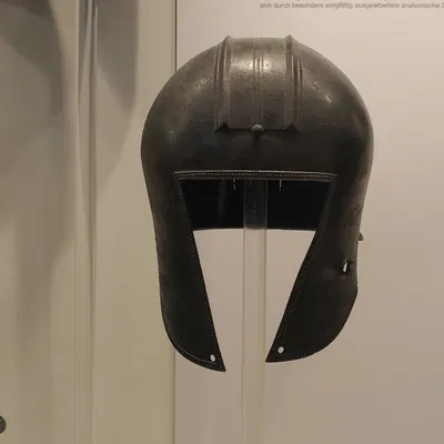 Mũ bảo hiểm La Mã từ bảo tàng Olympia, Hy Lạp