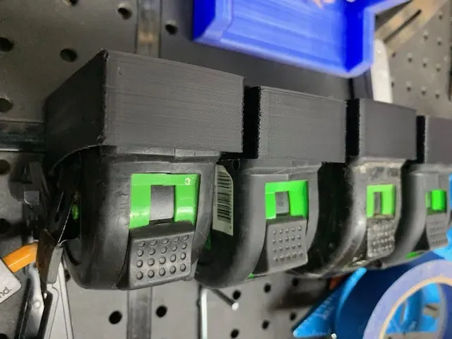 Giá đỡ bảng ghim cho thước dây Fastcap 16 và 25 ft - Image 1