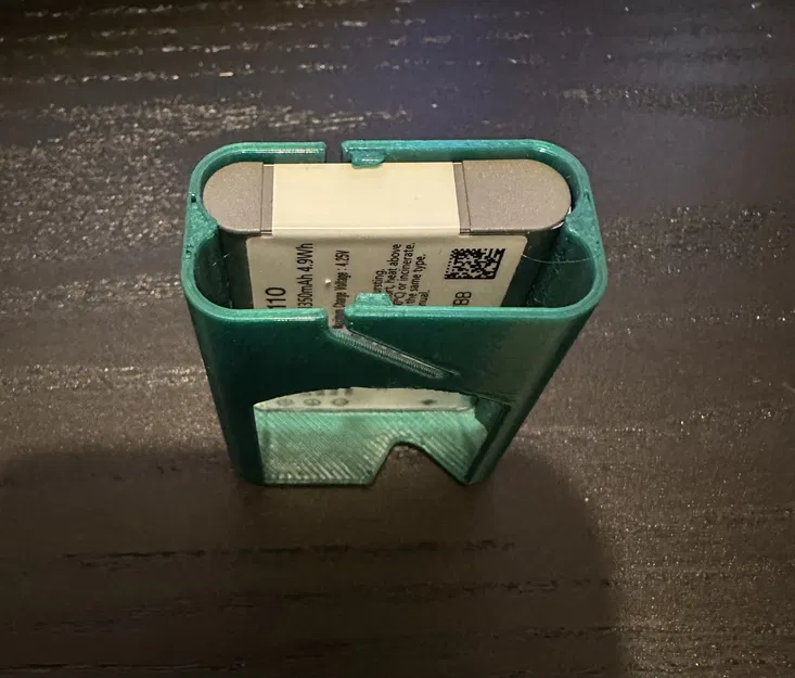 Giá đỡ pin cho Ricoh GR III / GR IIIx với thiết kế an toàn - Image 1