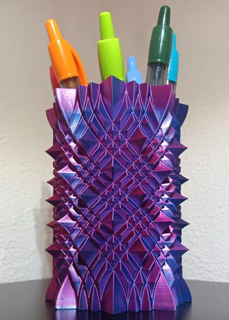 Cốc bút với gai nhọn bảo vệ không cho chạm vào - Image 2