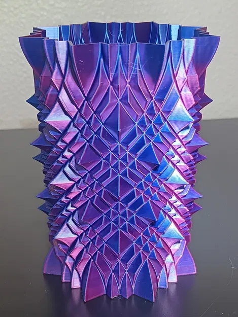 Cốc bút với gai nhọn bảo vệ không cho chạm vào - Image 3