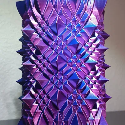 Cốc bút với gai nhọn bảo vệ không cho chạm vào