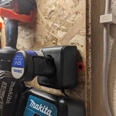 Giá đỡ treo tường cho bộ sạc Dremel 12V