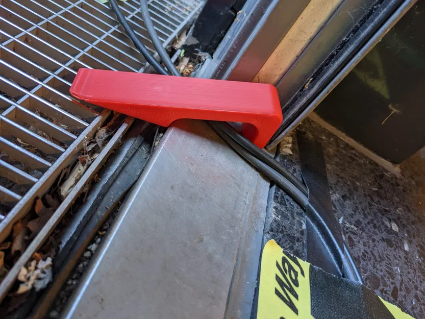 Chặn cửa với lỗ cáp cho dây điện - Image 1