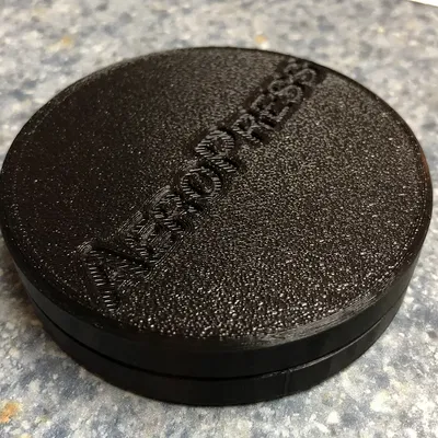 Giá đỡ bộ lọc AeroPress có logo