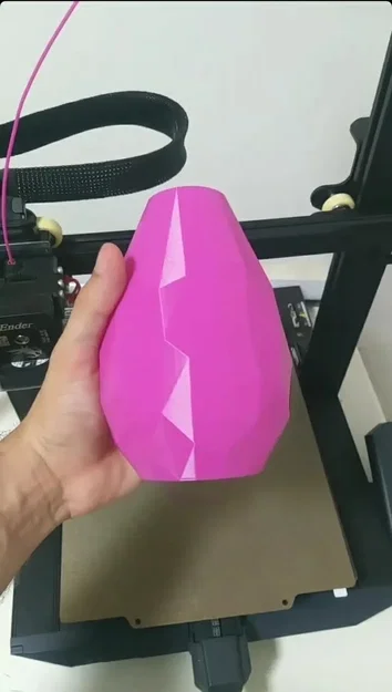 Bình hoa Low Poly kiểu xoắn ốc - Image 1
