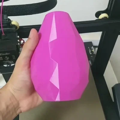Bình hoa Low Poly kiểu xoắn ốc