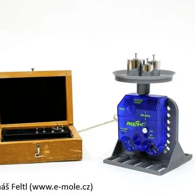 Cân thí nghiệm từ cảm biến lực PASCO hoặc Vernier