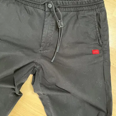 Dụng cụ siết chặt quần nhanh chóng và dễ dàng