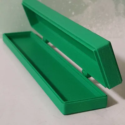 Hộp đựng bút chì và bàn chải đánh răng in liền